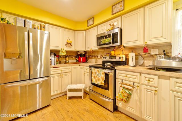 33 Menlo Avenue, Metuchen, NJ 08840