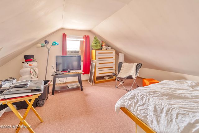 33 Menlo Avenue, Metuchen, NJ 08840