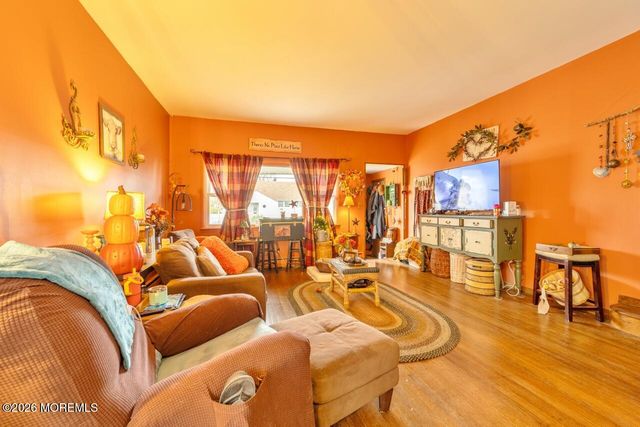 33 Menlo Avenue, Metuchen, NJ 08840