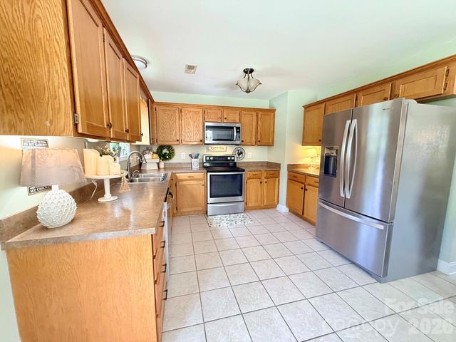 5360 Stonegate Farm Drive, Granite Falls, NC 28630