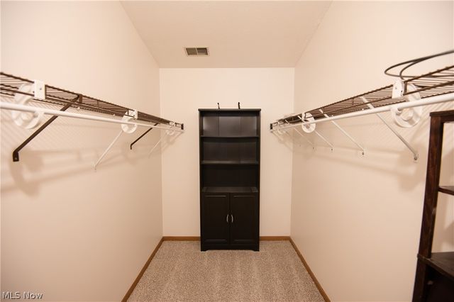 1327 Fox Run Drive, Youngstown, OH 44512