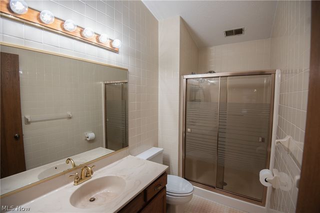 1327 Fox Run Drive, Youngstown, OH 44512