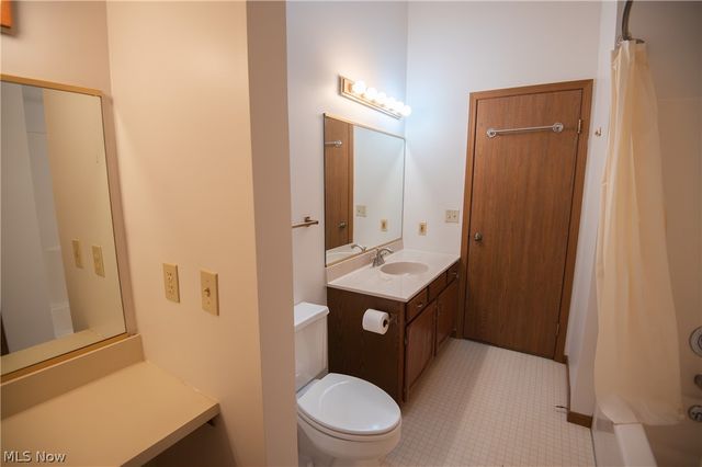 1327 Fox Run Drive, Youngstown, OH 44512