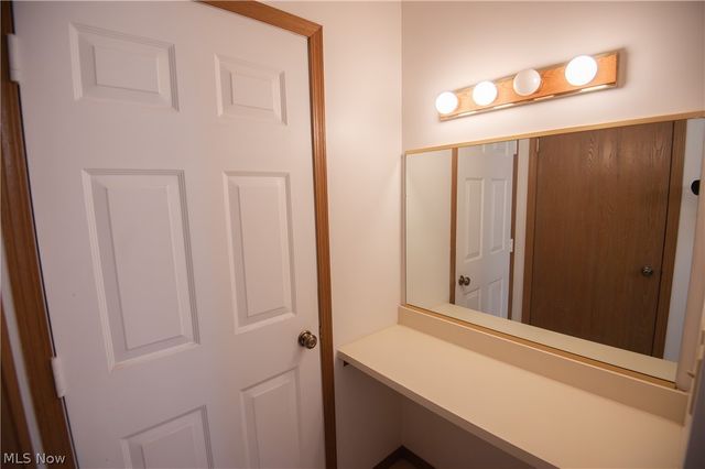 1327 Fox Run Drive, Youngstown, OH 44512