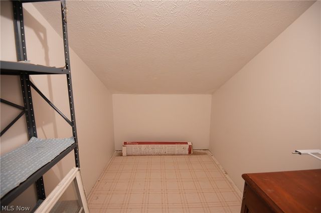 1327 Fox Run Drive, Youngstown, OH 44512