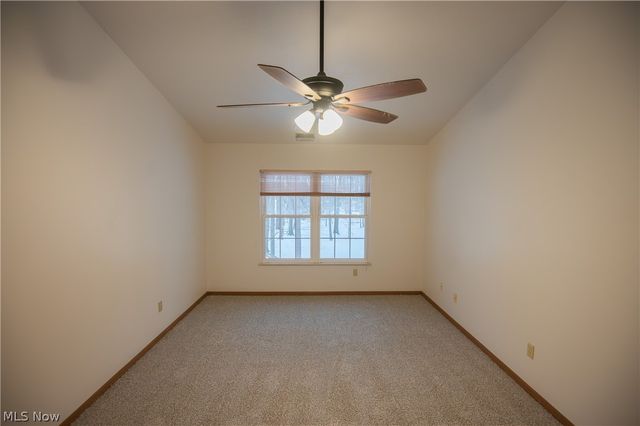 1327 Fox Run Drive, Youngstown, OH 44512