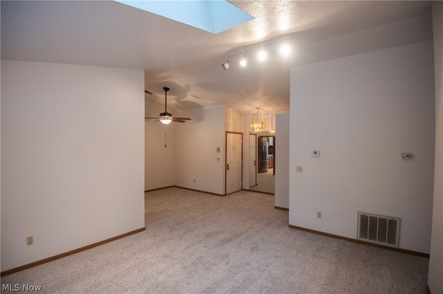 1327 Fox Run Drive, Youngstown, OH 44512