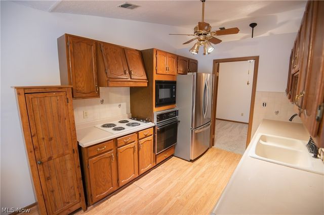 1327 Fox Run Drive, Youngstown, OH 44512