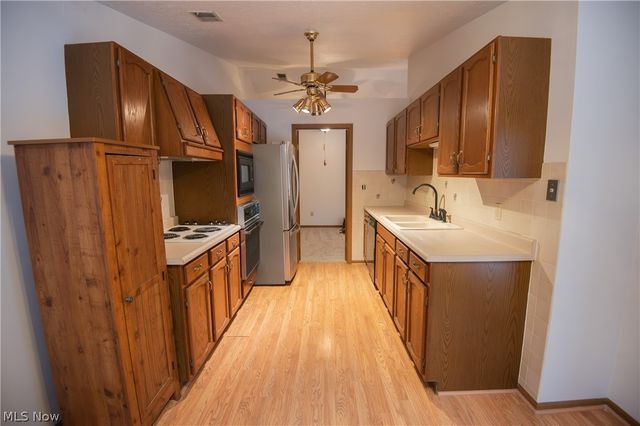 1327 Fox Run Drive, Youngstown, OH 44512