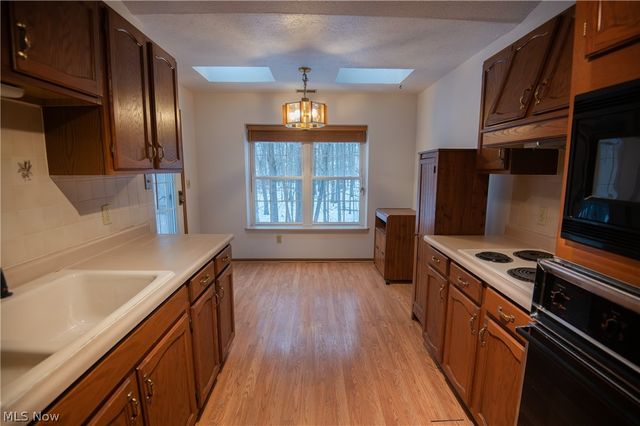 1327 Fox Run Drive, Youngstown, OH 44512