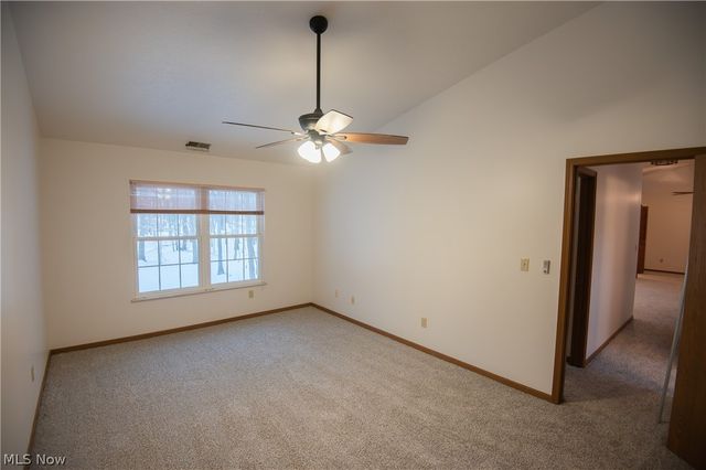 1327 Fox Run Drive, Youngstown, OH 44512