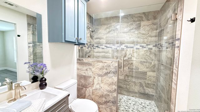 3430 W Salinas, San Antonio, TX 78207