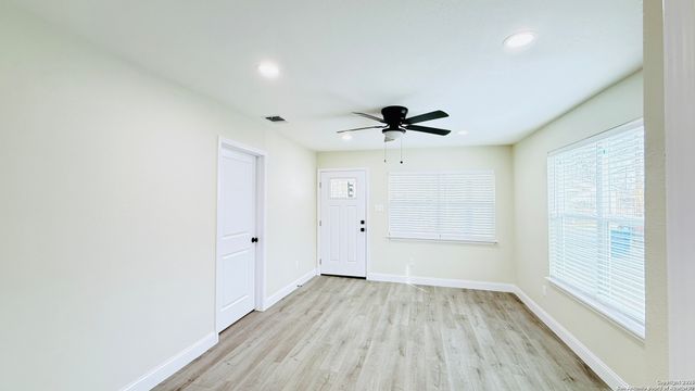 3430 W Salinas, San Antonio, TX 78207