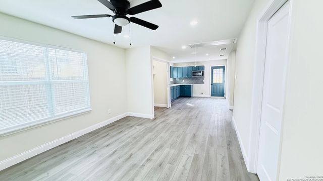 3430 W Salinas, San Antonio, TX 78207