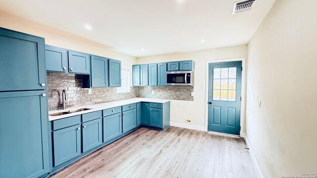 3430 W Salinas, San Antonio, TX 78207