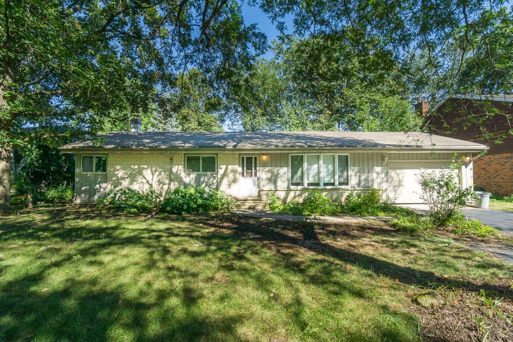 305 Montclare Lane, Wood Dale, IL 60191
