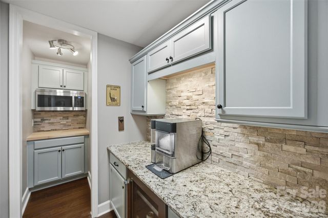 1009 Brookmeade Drive, Waxhaw, NC 28173