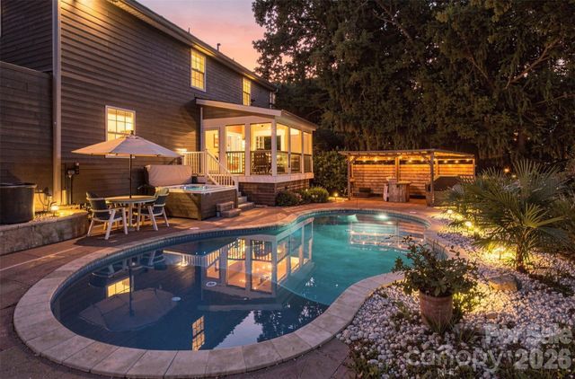 1009 Brookmeade Drive, Waxhaw, NC 28173