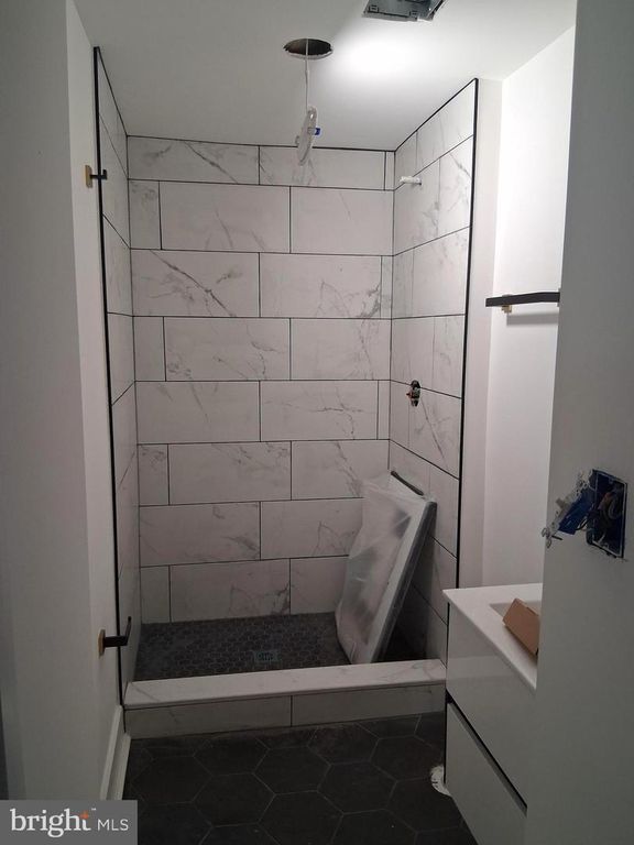 Image 17 of property listing at 2926 OAKLEY AVE, Baltimore, MD 21215