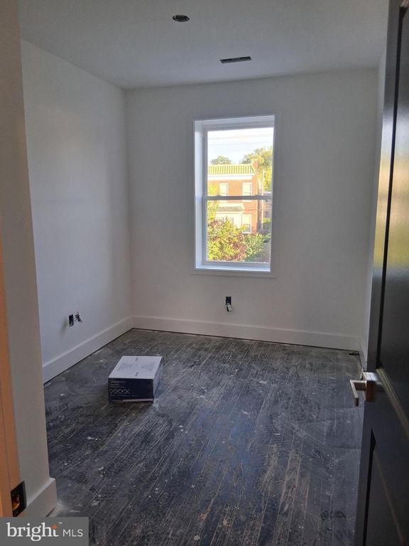 Image 20 of property listing at 2926 OAKLEY AVE, Baltimore, MD 21215