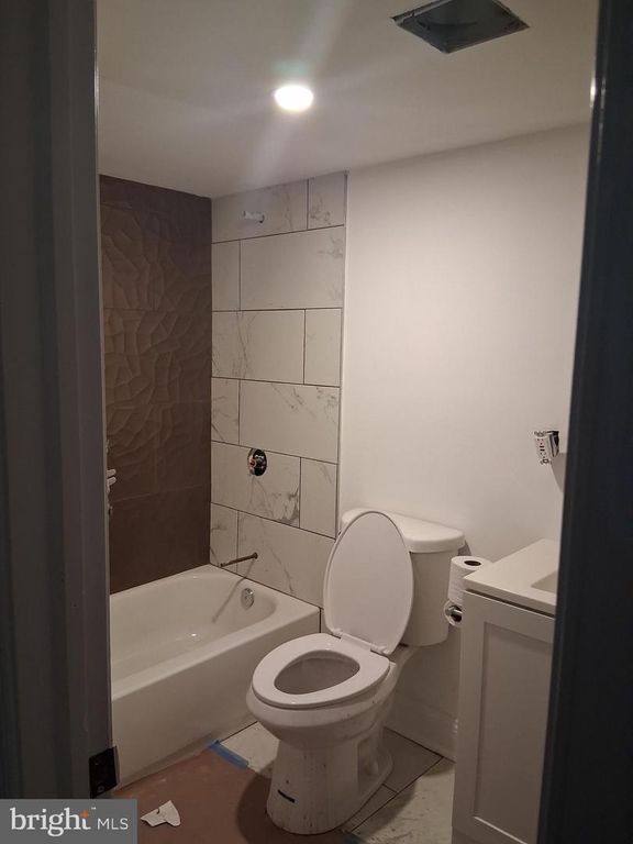 Image 26 of property listing at 2926 OAKLEY AVE, Baltimore, MD 21215