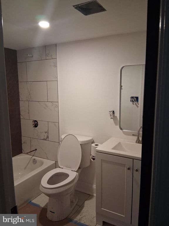 Image 27 of property listing at 2926 OAKLEY AVE, Baltimore, MD 21215