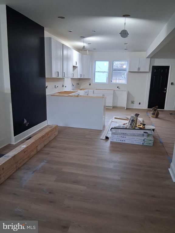 Image 6 of property listing at 2926 OAKLEY AVE, Baltimore, MD 21215