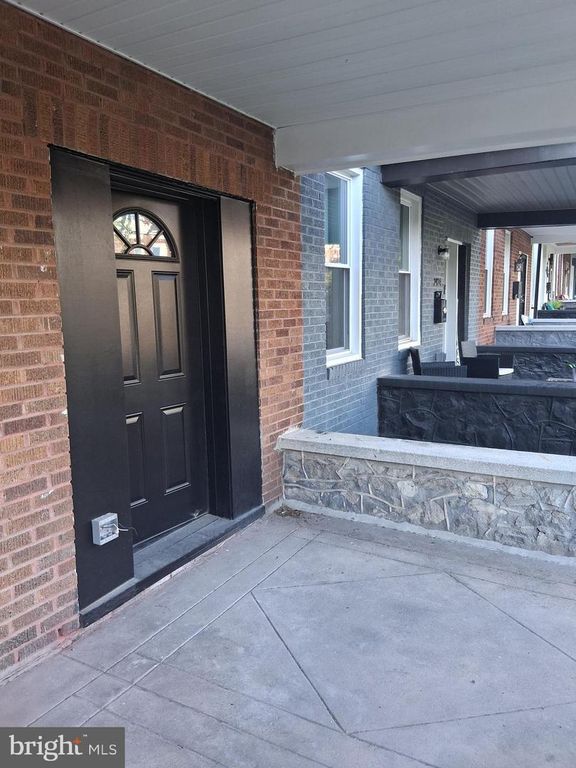 Image 8 of property listing at 2926 OAKLEY AVE, Baltimore, MD 21215