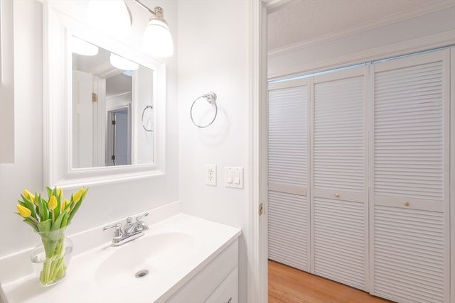 12 Quail Hollow Circle, Sandwich, MA 02563