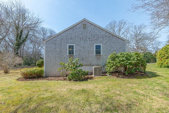 12 Quail Hollow Circle, Sandwich, MA 02563