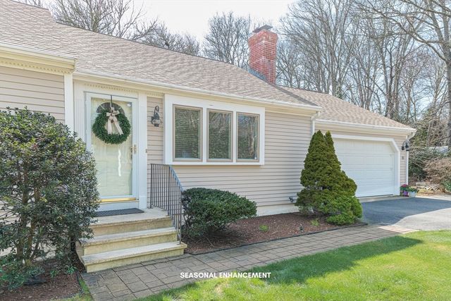 12 Quail Hollow Circle, Sandwich, MA 02563
