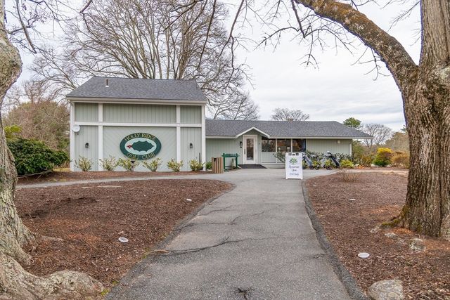 12 Quail Hollow Circle, Sandwich, MA 02563