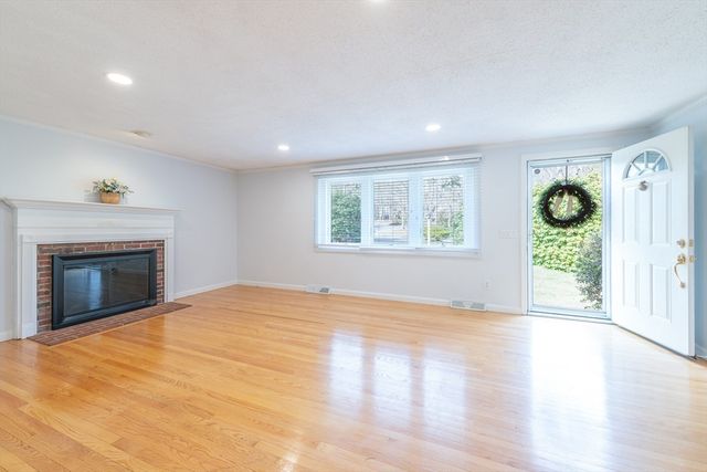 12 Quail Hollow Circle, Sandwich, MA 02563