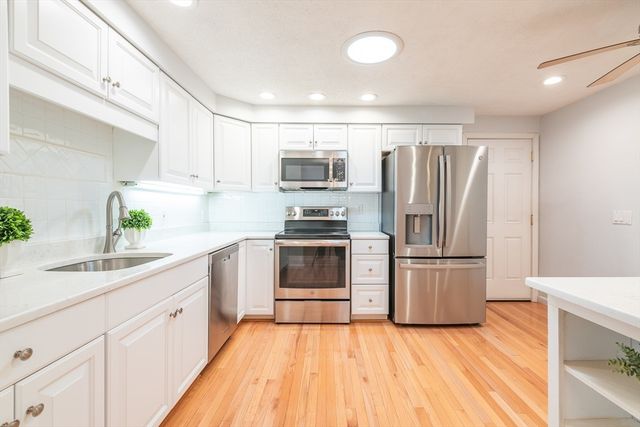 12 Quail Hollow Circle, Sandwich, MA 02563