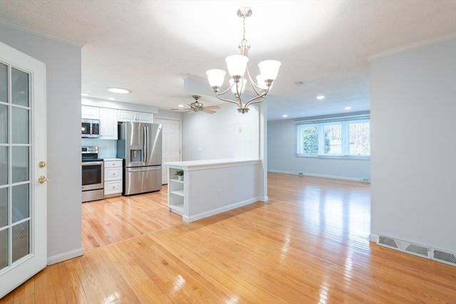 12 Quail Hollow Circle, Sandwich, MA 02563