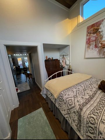 817 Brazos Harbor Circle, Granbury, TX 76048