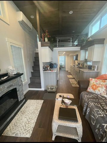 817 Brazos Harbor Circle, Granbury, TX 76048