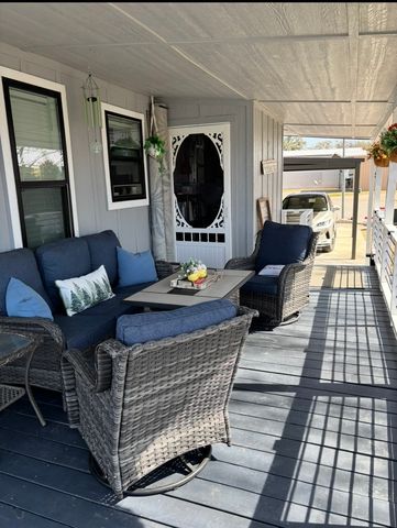 817 Brazos Harbor Circle, Granbury, TX 76048