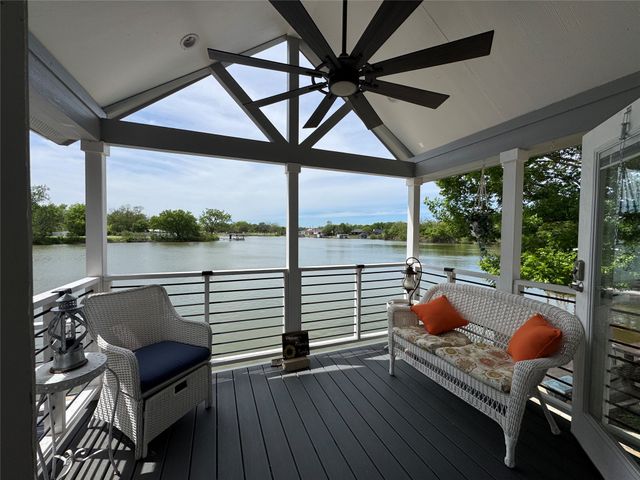 817 Brazos Harbor Circle, Granbury, TX 76048