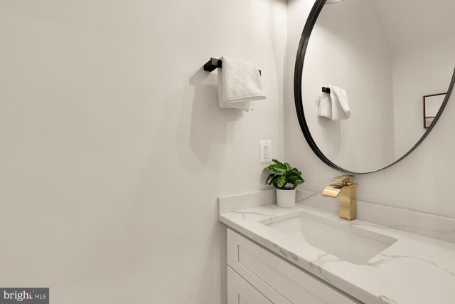 1304 EMERALD ST NE, Washington, DC 20002