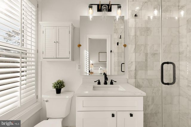 1304 EMERALD ST NE, Washington, DC 20002