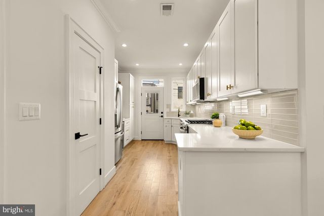 1304 EMERALD ST NE, Washington, DC 20002