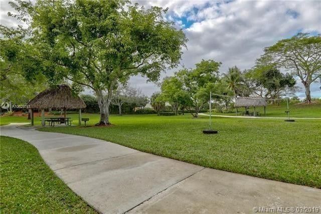4360 Dogwood Circle, Weston, FL 33331