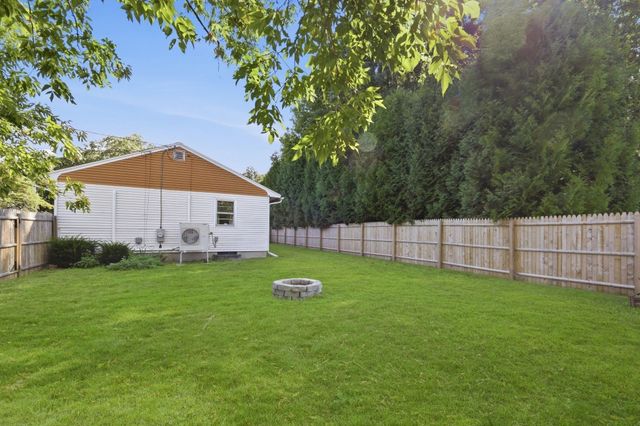 59 Washington Ave, South Hadley, MA 01075