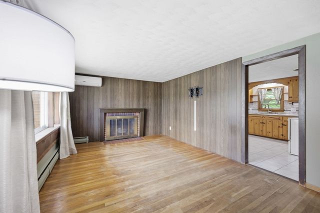 59 Washington Ave, South Hadley, MA 01075