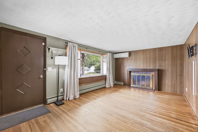 59 Washington Ave, South Hadley, MA 01075