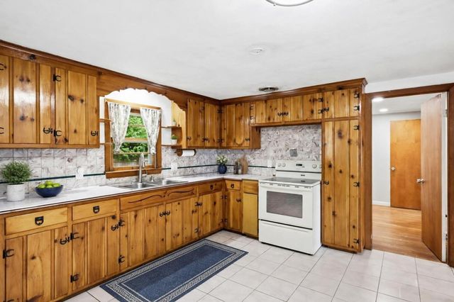 59 Washington Ave, South Hadley, MA 01075