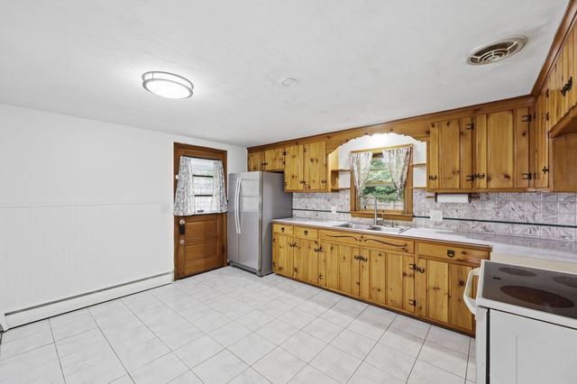 59 Washington Ave, South Hadley, MA 01075
