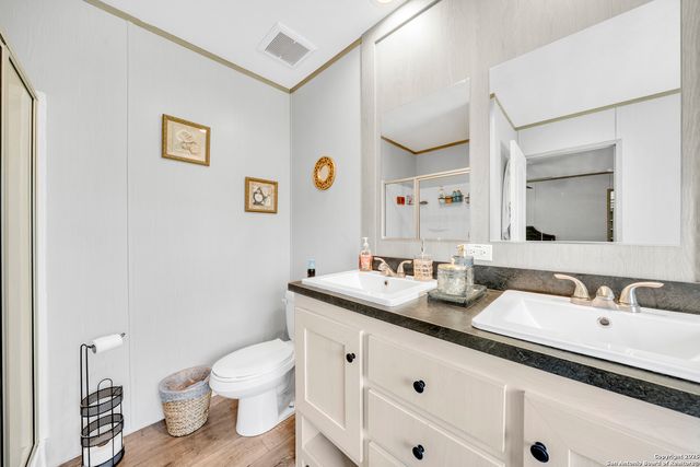 57 W Bob White Dr, Somerset, TX 78069