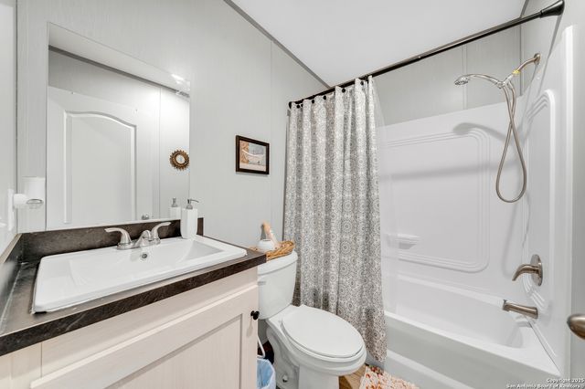 57 W Bob White Dr, Somerset, TX 78069